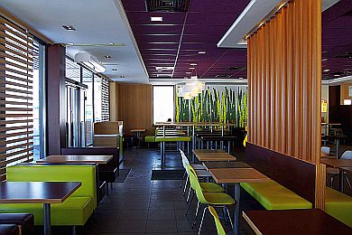 Ćwierć wieku w Polsce - McDonald's nie zwialnia   